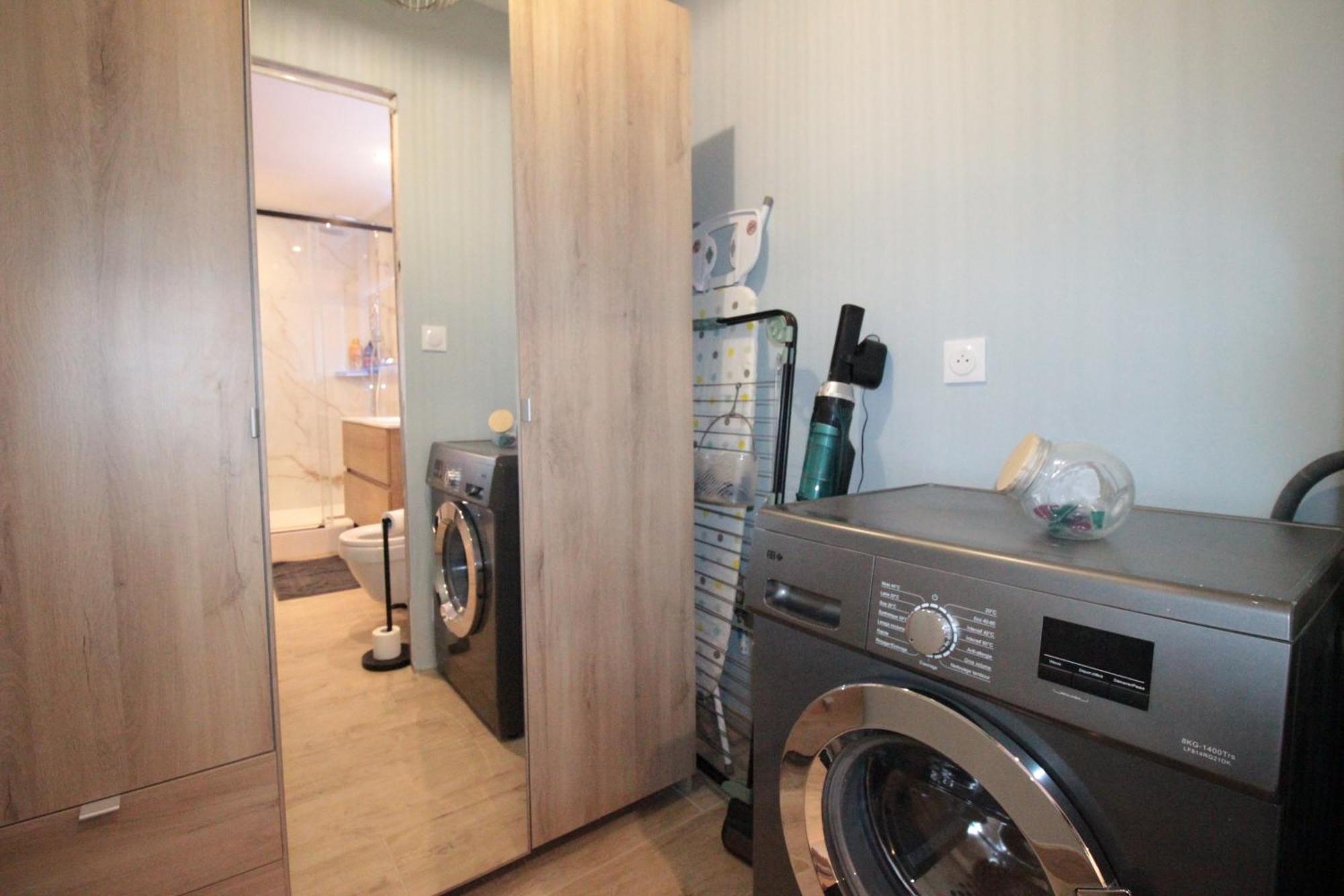 Luxury Studio, Rez De Chaussee, Parking Prive Video Surveillance, Canape Haute Qualite Convertible Couchage 2 Personnes, Centre Ville Proche, Restaurant, Boulangerie 2 Minutes A Pied, Terrasse - 800Metre Carre De Terrain - Gere Par Presta-Zen'Service Verdun-sur-Meuse Luaran gambar